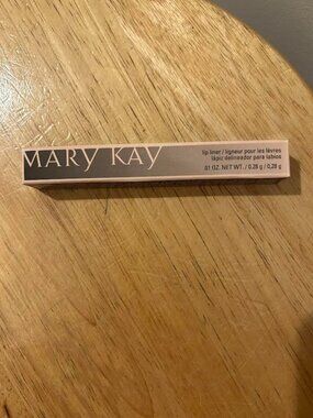 NIB Mary Kay Lip Liner - Medium Nude